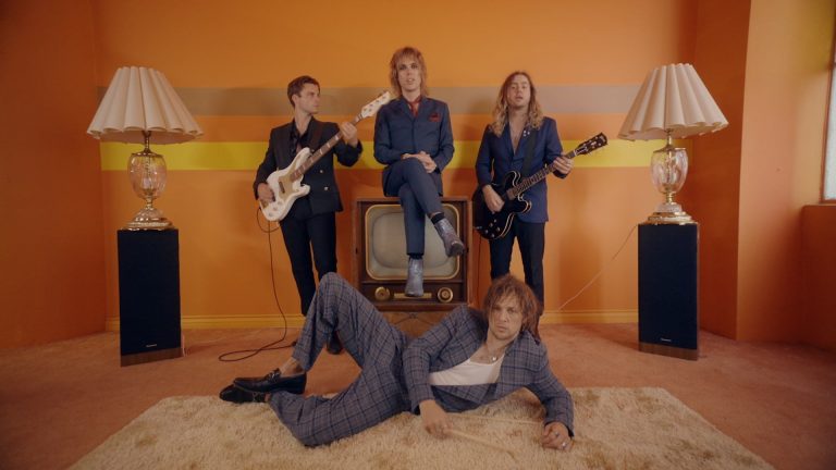 The Struts – Fallin’ With Me (Official Music Video)